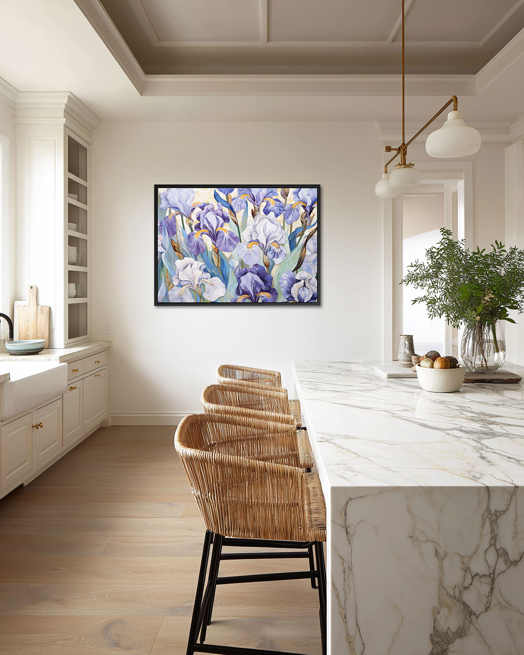 Bloemrijke irissen – wanddecoratie in interieur