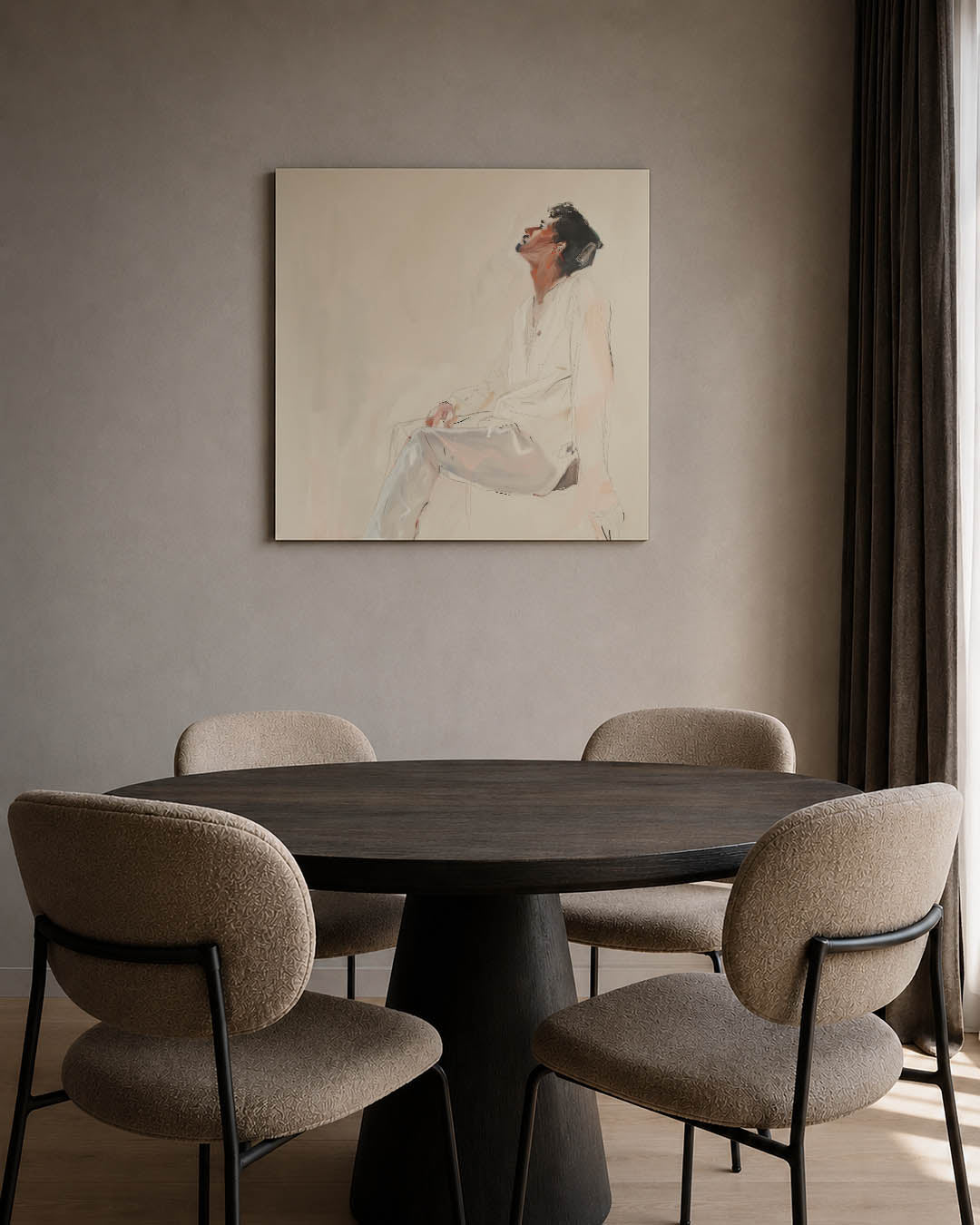 Dromerige zittende figuur kunstwerk – tweede productweergave – een compositie met zachte lijnen en subtiele kleuren. De