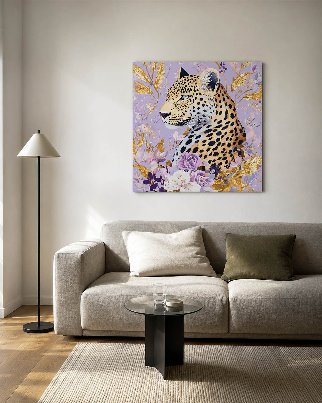 Luipaard met bloemen kunstwerk – detailweergave – dit werk toont een luipaard omringd door bloemen en bladeren. De