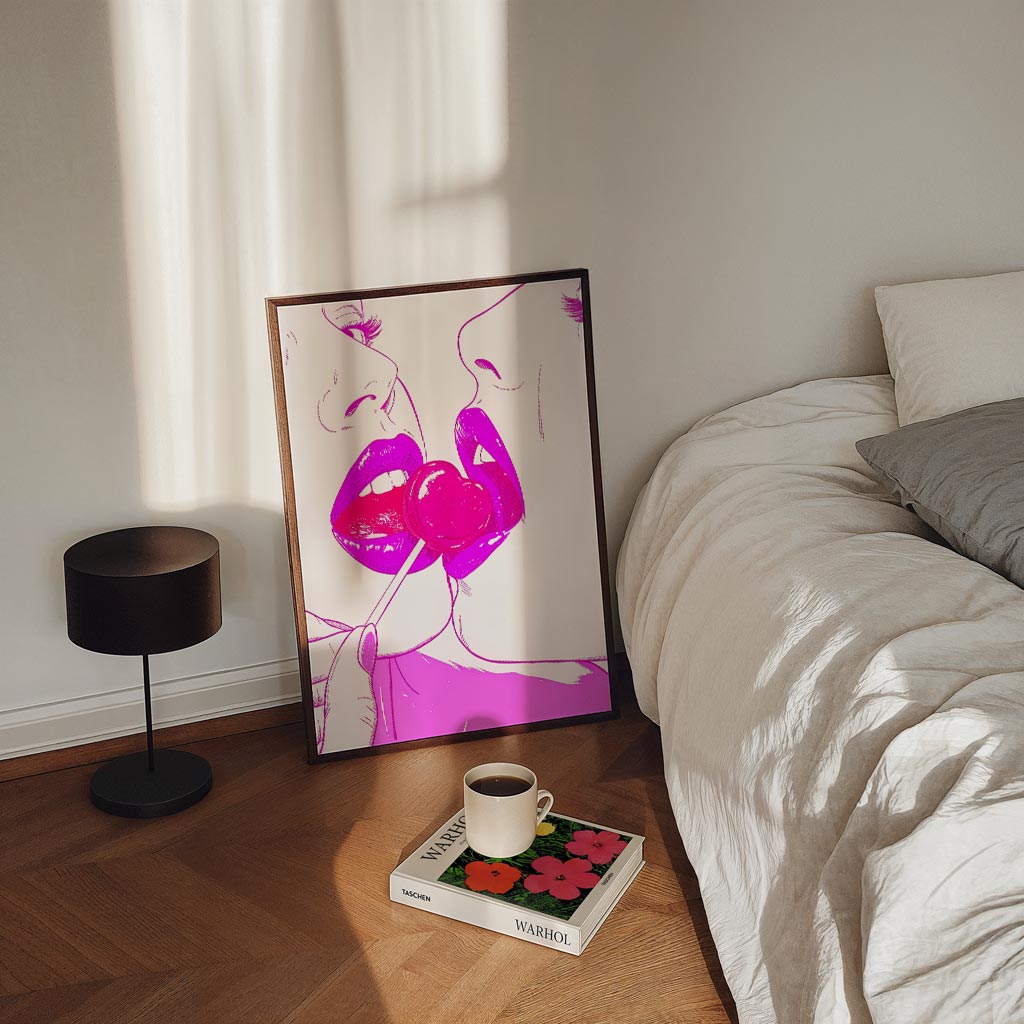 Verleidelijke Lolly Kus – staande zomer wanddecoratie van WallArtistic