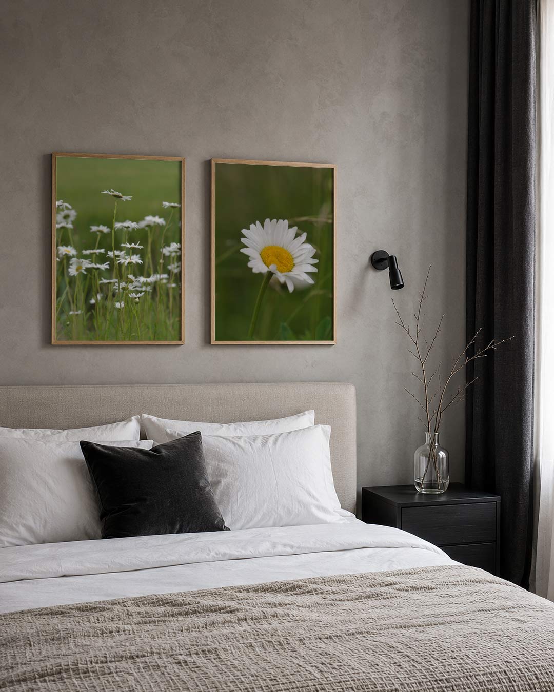 Bloemen en groen posterset – derde productweergave – witte bloemen wiegen op lange stelen tegen een wazige groene