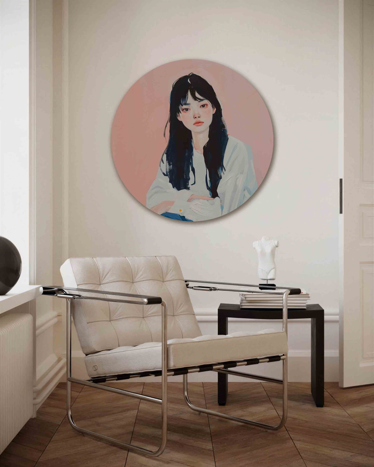 Portret met roze achtergrond – kleurrijke muurcirkel als ronde wanddecoratie