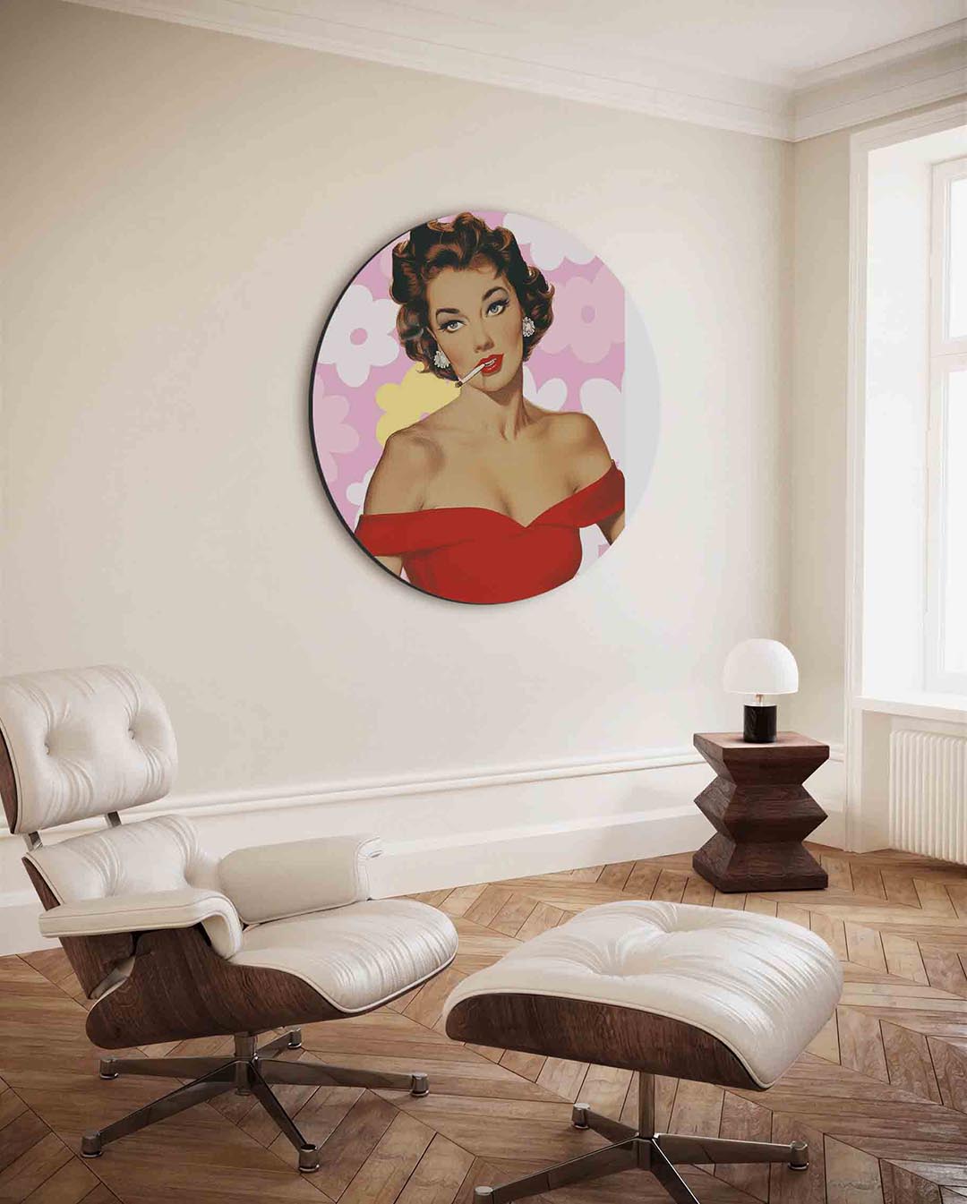 Vrouw in rode jurk – ronde Pop Art wanddecoratie van WallArtistic