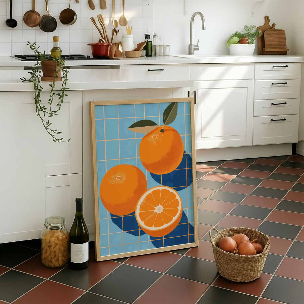 Zonnige Sinaasappels op Blauwe Tegels – staande muurposter voor keuken of eethoek