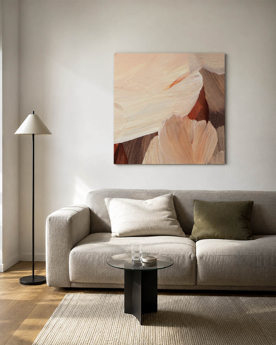 Penseelstreken kunstwerk – detailweergave – dit werk toont vloeiende penseelstreken in zachte beige en bruin tinten. De