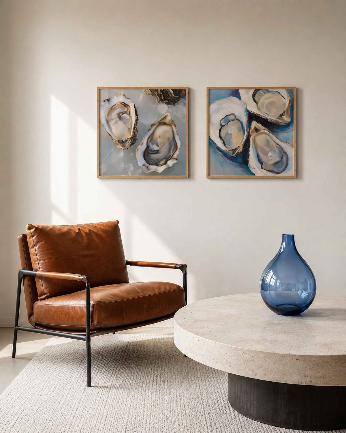 Interieurpresentatie van een tweedelige vierkante posterset met oesters in zee
