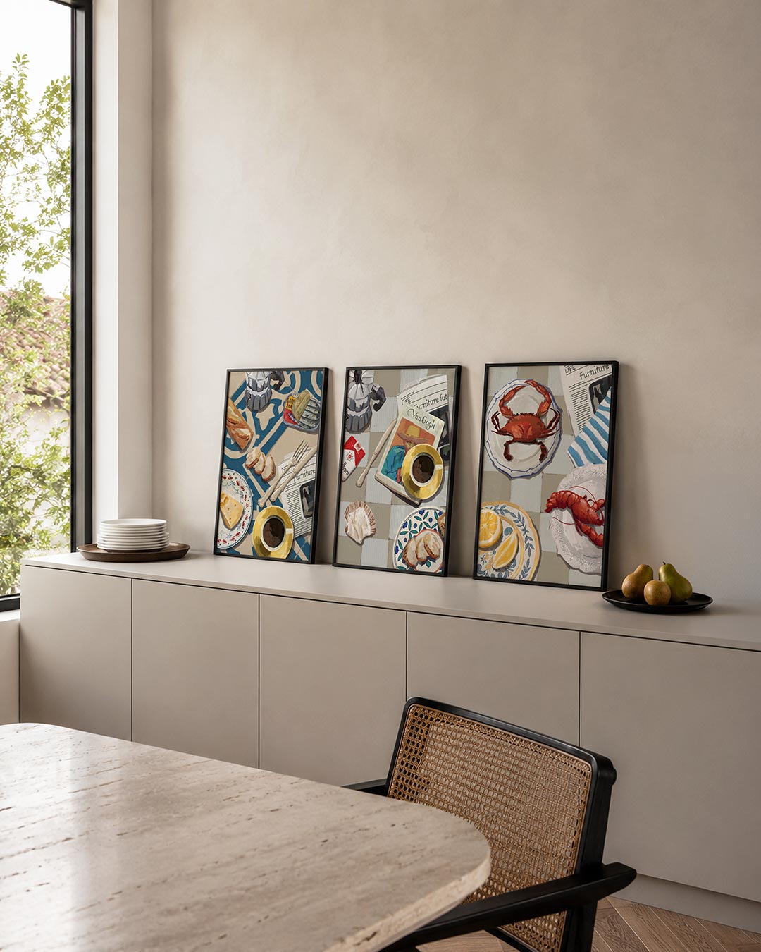 Ontbijt en patronen posterset – detailweergave – een tafel vol ontbijtitems: koffie, brood, kaas en sardines
