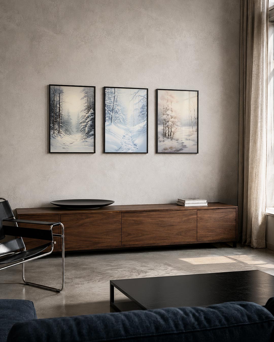 Winterse bosweg posterset – tweede productweergave – een serene winterse bosweg met hoge, besneeuwde bomen en