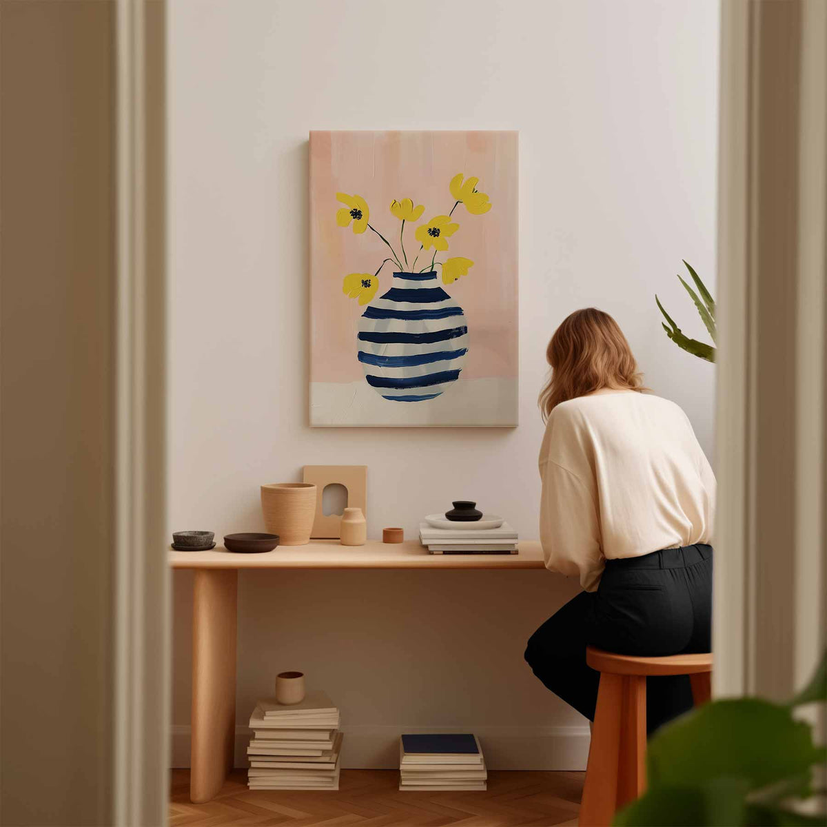 Zonnige Bloemen in Gestreepte Vaas – staand kunstwerk voor modern interieur