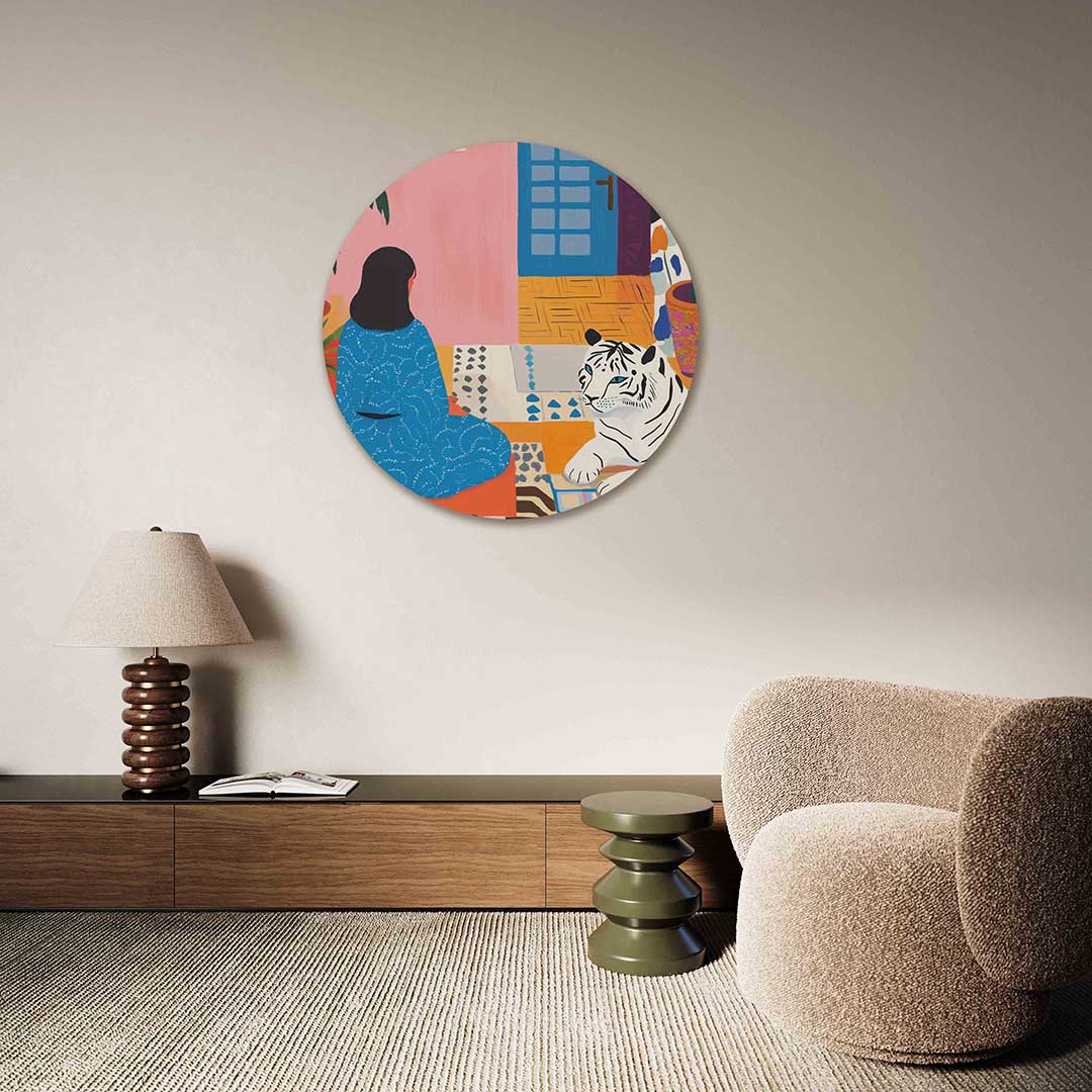 Vrouw en tijger – abstracte muurcirkel als ronde wanddecoratie