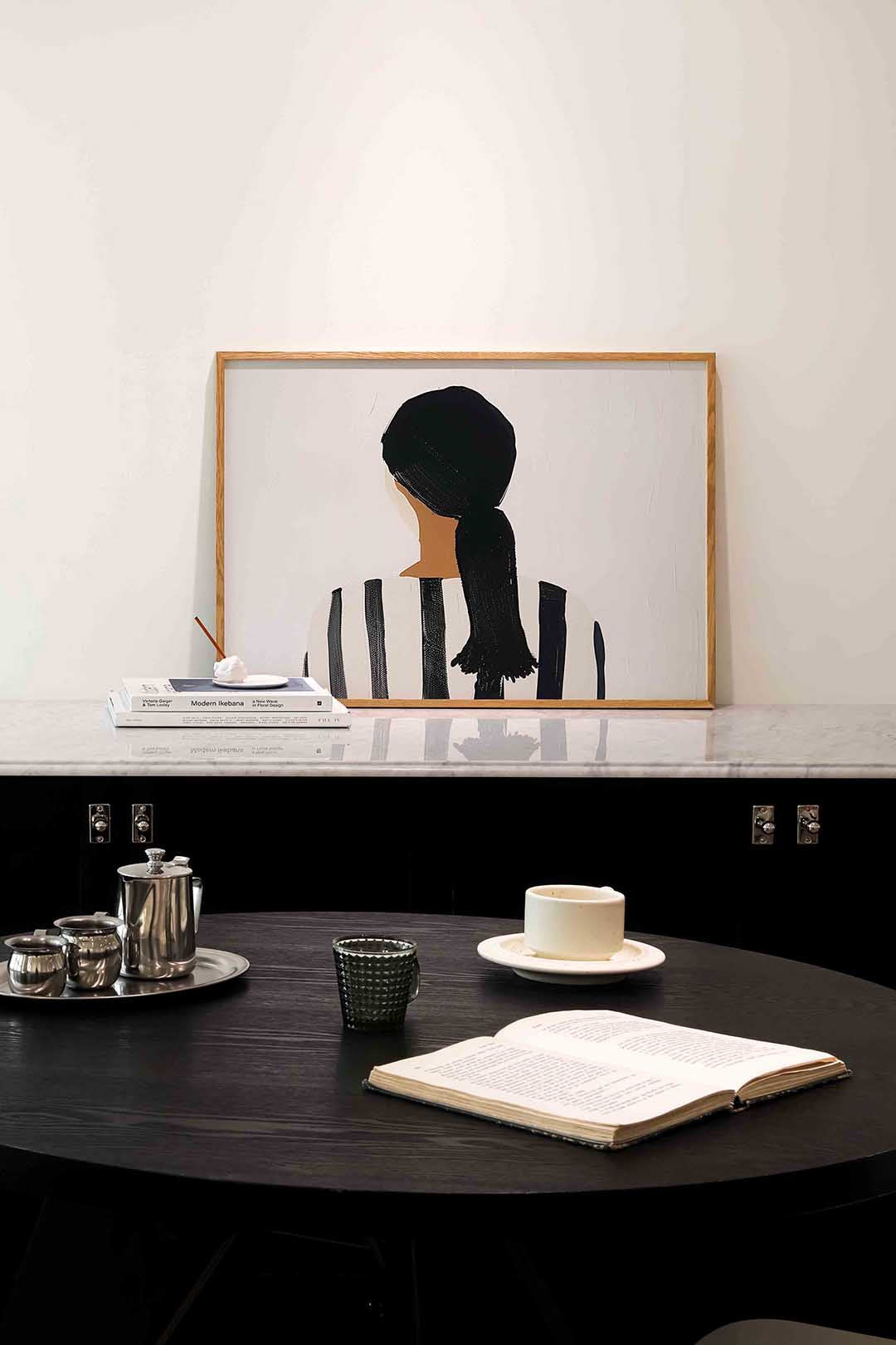 Vrouw met gestreepte trui – portret poster in liggend formaat