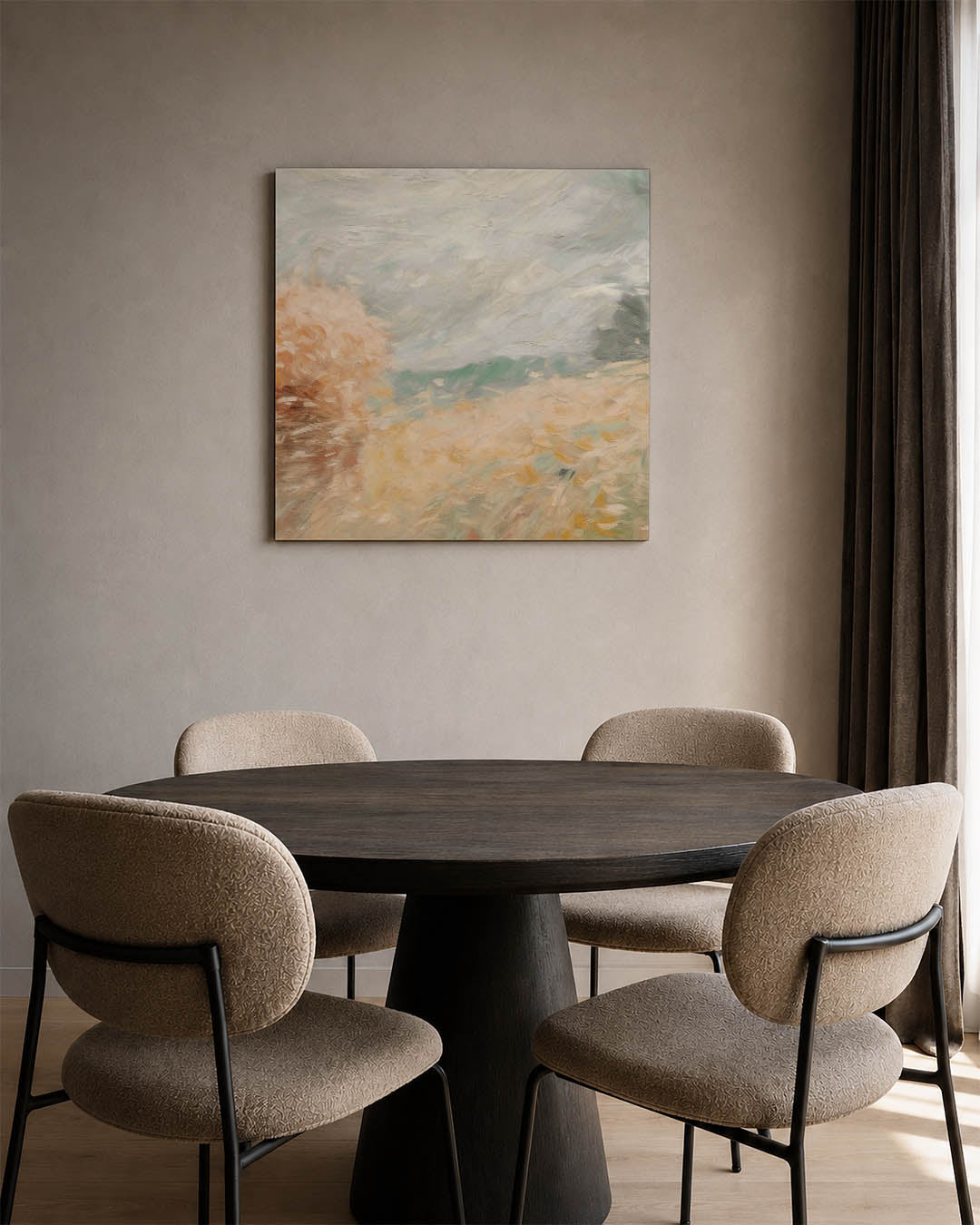 Dromerige landschapstinten kunstwerk – vierkante wanddecoratie – dit werk toont zachte penseelstreken in beige en grijs, met