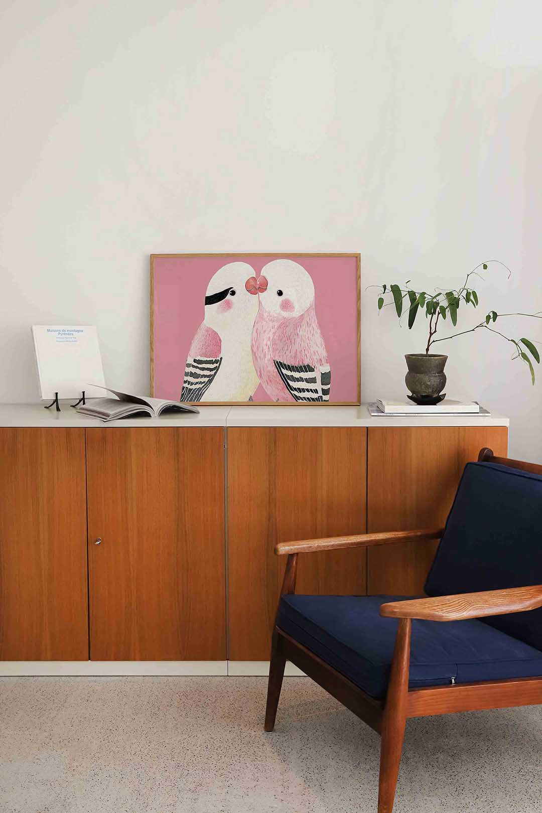 Twee vogels op roze – liggende dieren wanddecoratie van WallArtistic