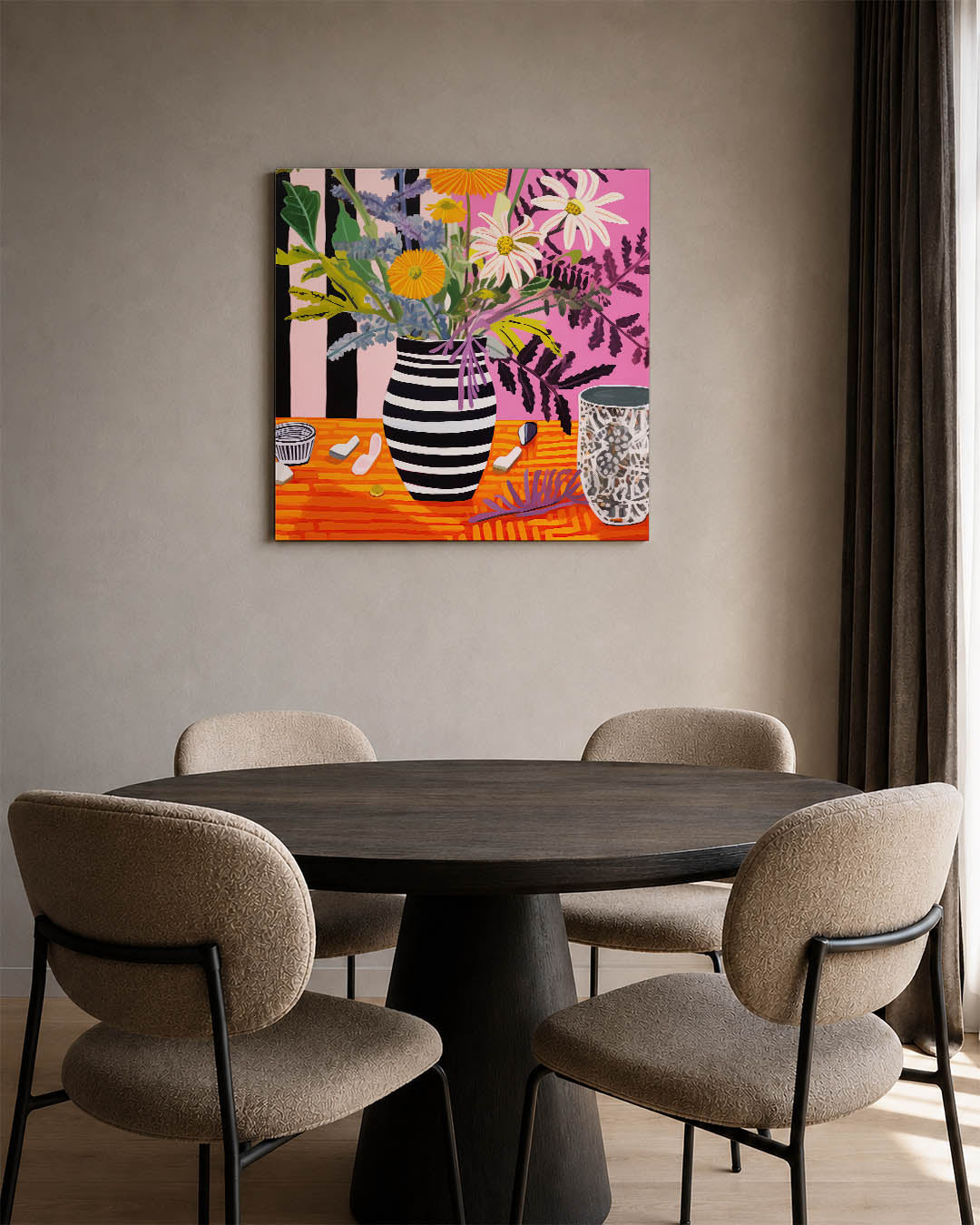 Bloemrijke compositie kunstwerk – derde productweergave – dit kunstwerk toont een levendige bloemenvaas met contrasterende