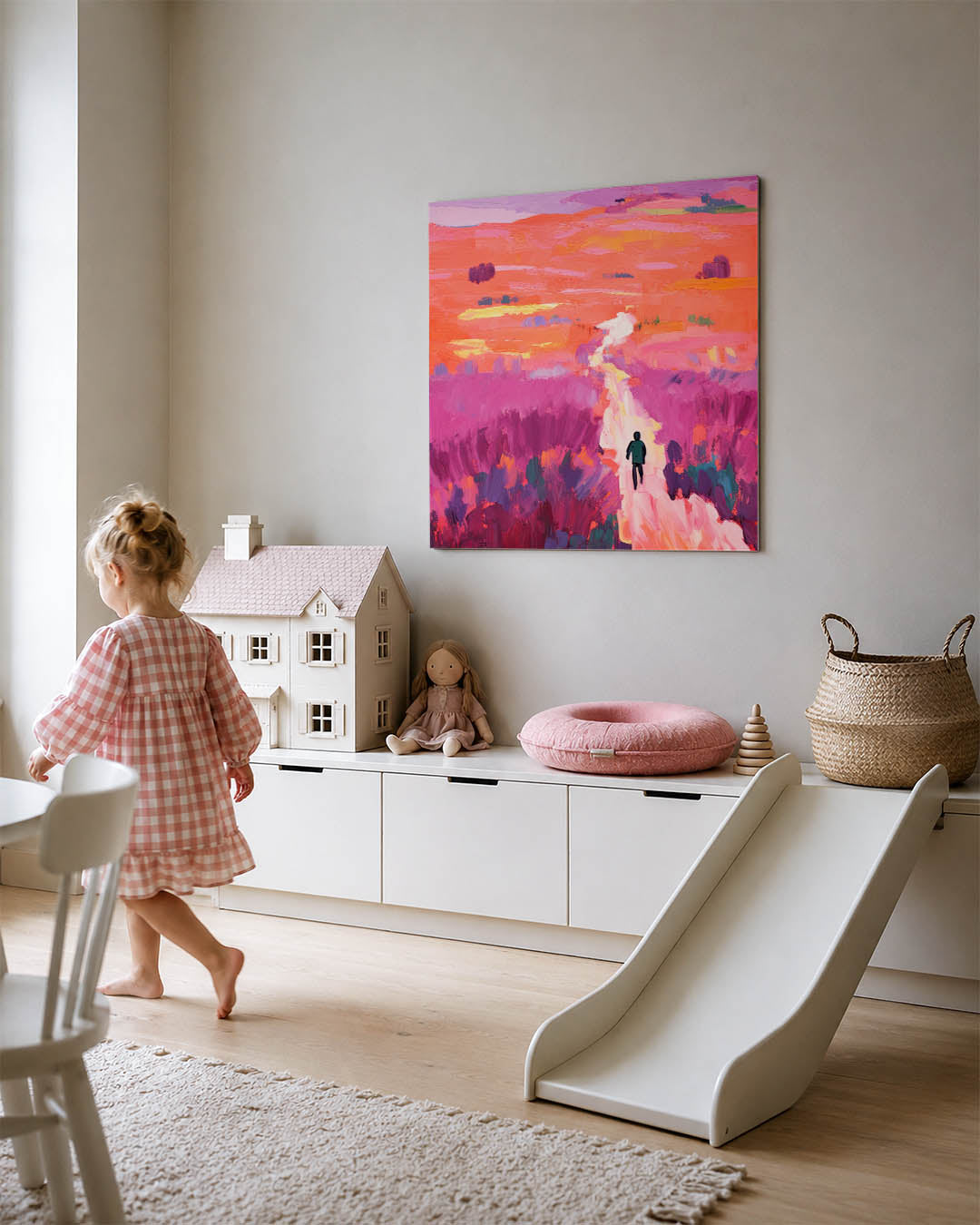 Kleurrijke landschap wandeling kunstwerk – tweede productweergave – dit werk toont een levendig landschap met een wandelaar