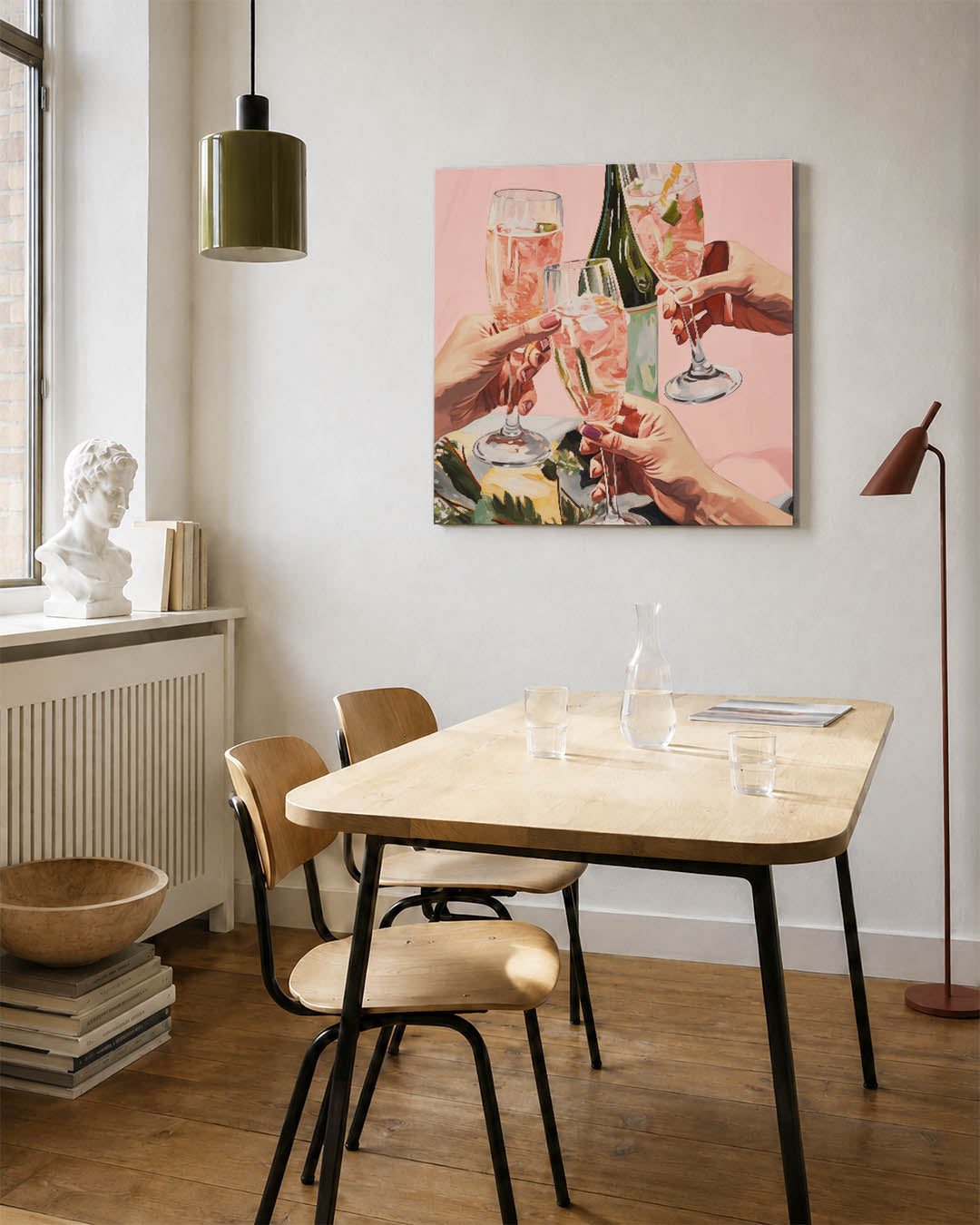 Vrolijke toast kunstwerk – detailweergave – dit kunstwerk toont drie handen die glazen met een roze drankje vasthouden. De