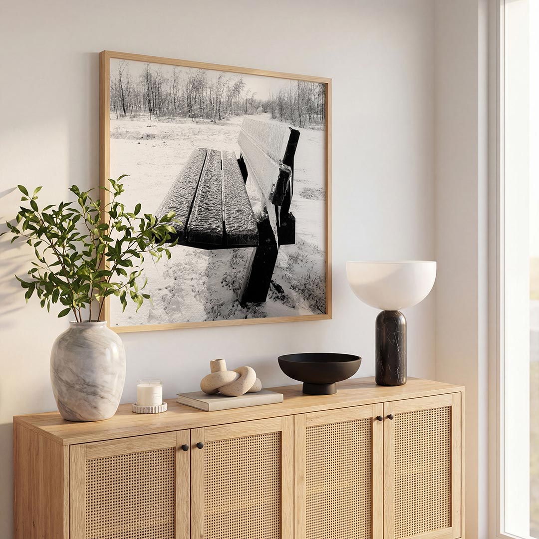 Ijsbank in winterlandschap poster – tweede productweergave – een bankje bedekt met ijs staat in een besneeuwd landschap. De