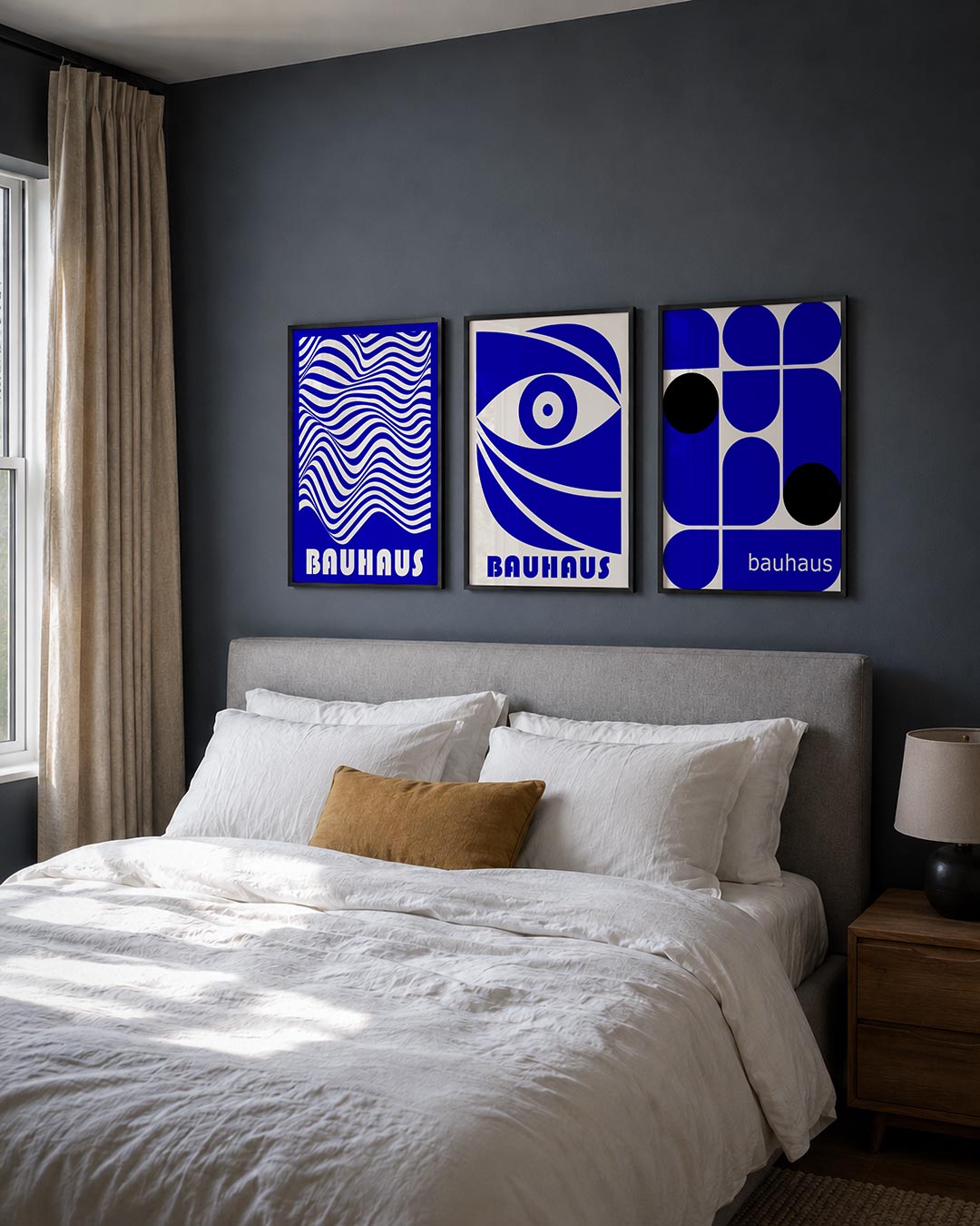 Golvend lijnenspel posterset – derde productweergave – deze poster toont vloeiende, golvende lijnen in wit en blauw. De