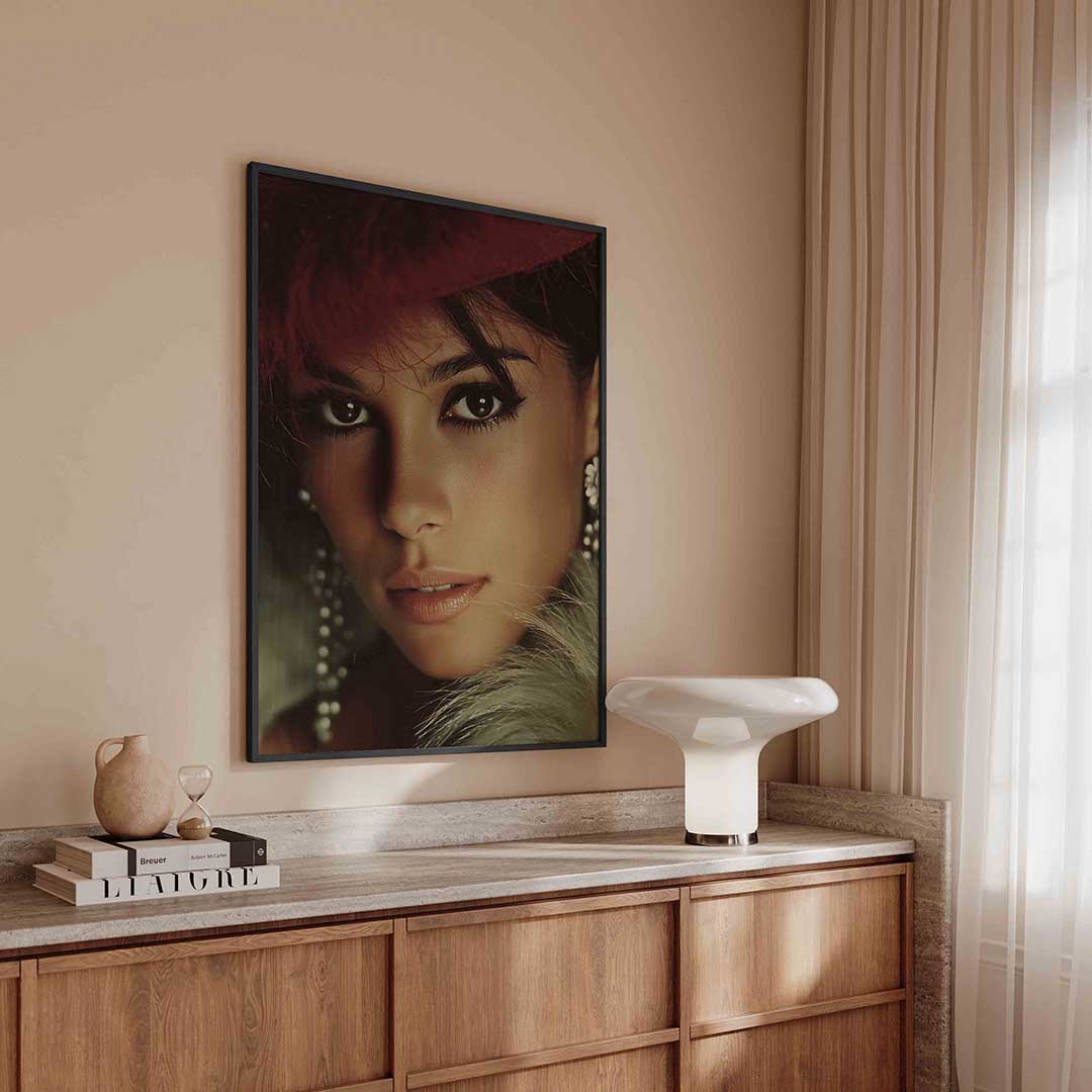 Portret met rode hoed – kleurrijke Pop Art poster in staand formaat