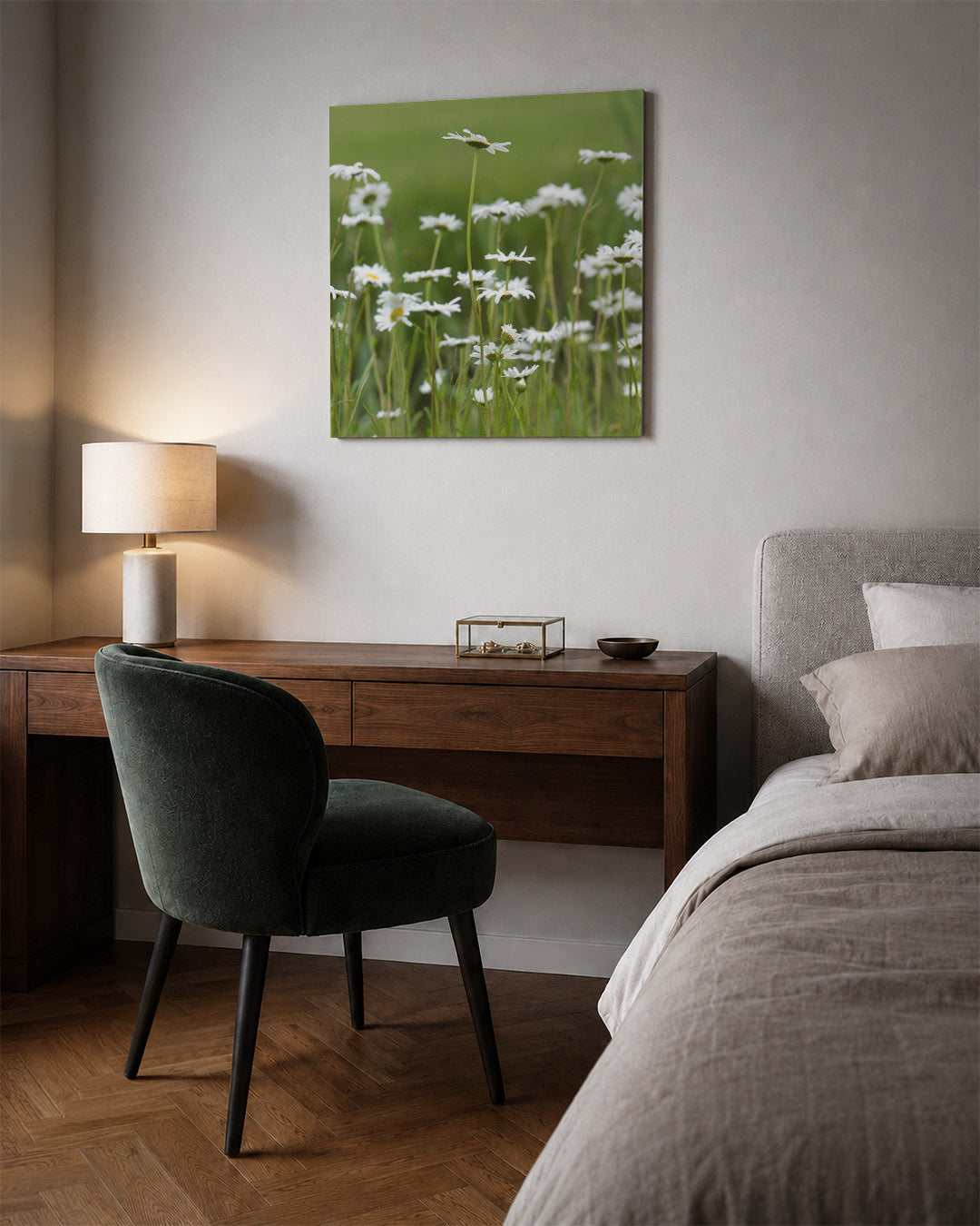 Bloemenweide kunstwerk – sfeerbeeld – deze kunstwerk toont een weelderige weide vol witte bloemen tegen een groene