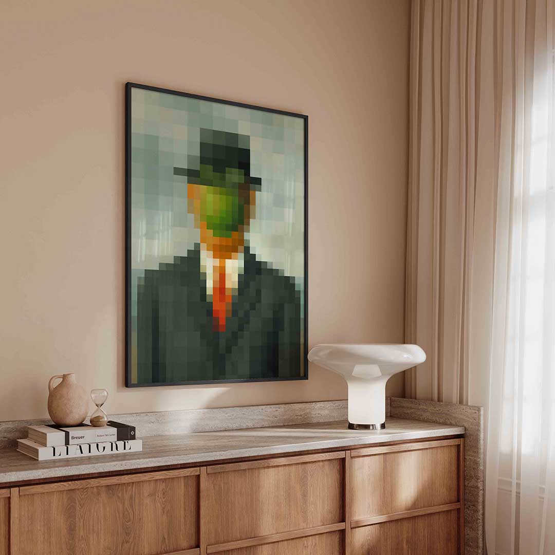 Man met hoed en groene appel – urban poster in staand formaat