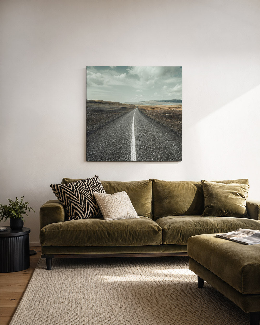 Eindeloze weg kunstwerk – derde productweergave – deze kunstwerk toont een lange, rechte weg die zich uitstrekt naar de