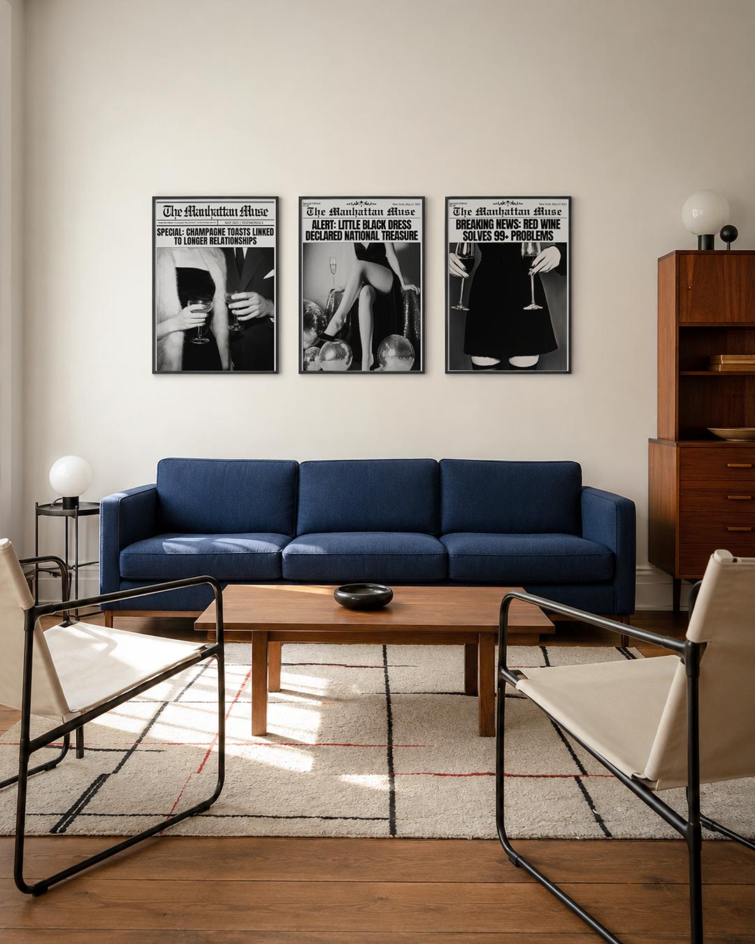 Elegante toasts posterset – derde productweergave – twee handen houden champagneglazen vast