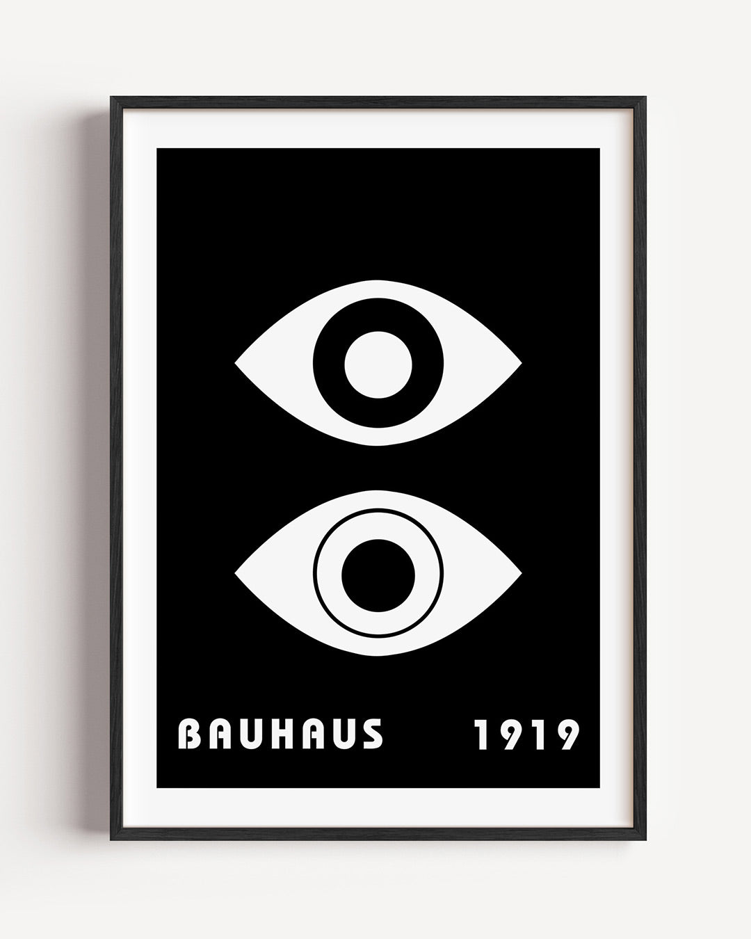 Oogvormen en contrast – staande Bauhaus poster als wanddecoratie