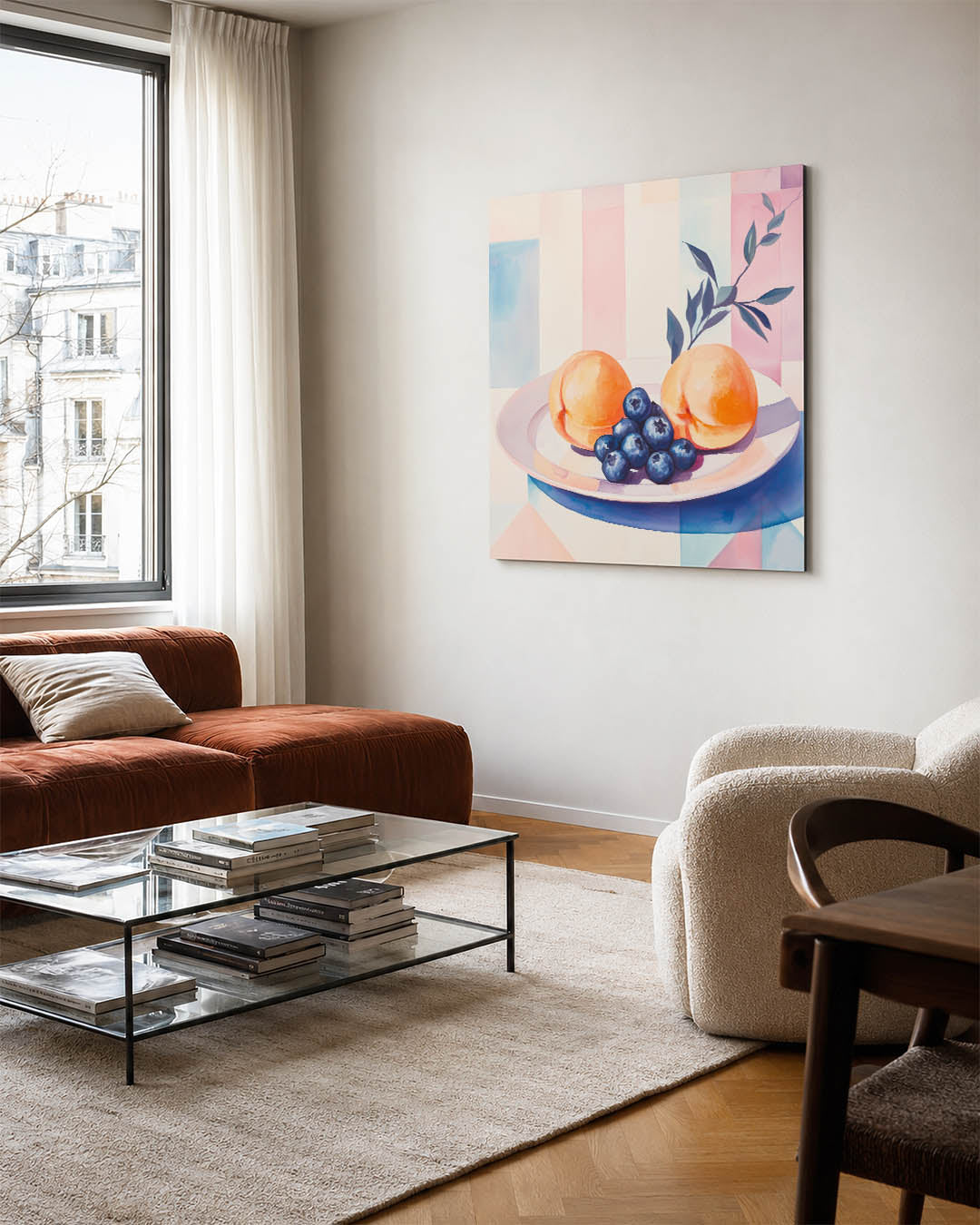 Fruit op bord kunstwerk – vierkante wanddecoratie – dit werk toont een bord met perziken en bosbessen tegen een kleurrijke