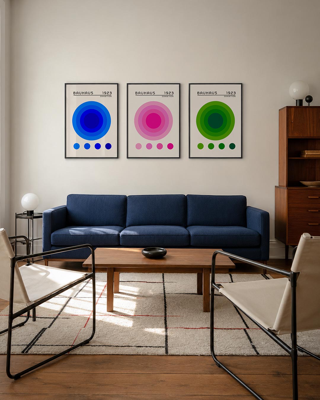 Cirkelharmonie driedelige posterset – deze posterset in drie delen toont een groot blauw cirkelpatroon met vier kleinere