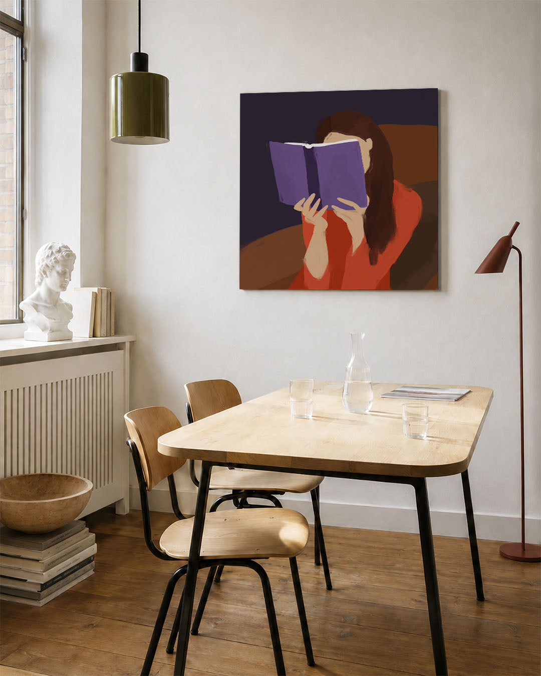 Lezende vrouw kunstwerk – vierkante wanddecoratie – dit werk toont een vrouw die verdiept is in een boek. De warme kleuren en