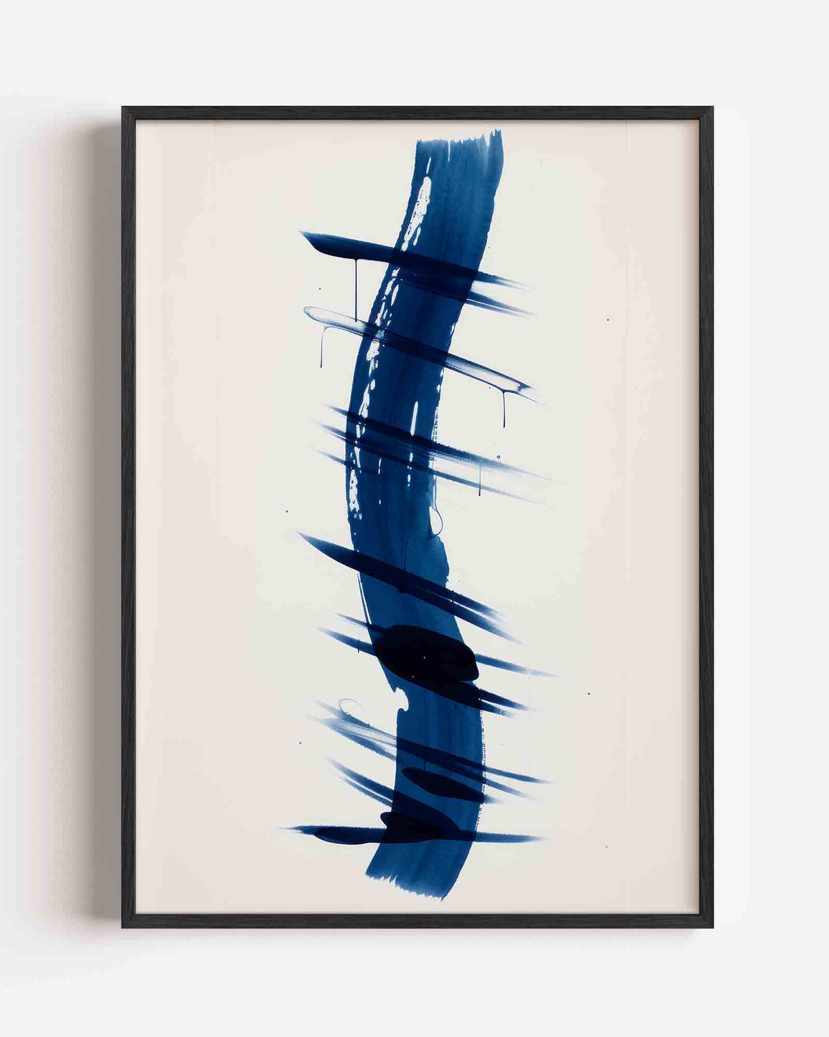 Blauwe penseelstreken – Kunst & Design poster als staande wanddecoratie