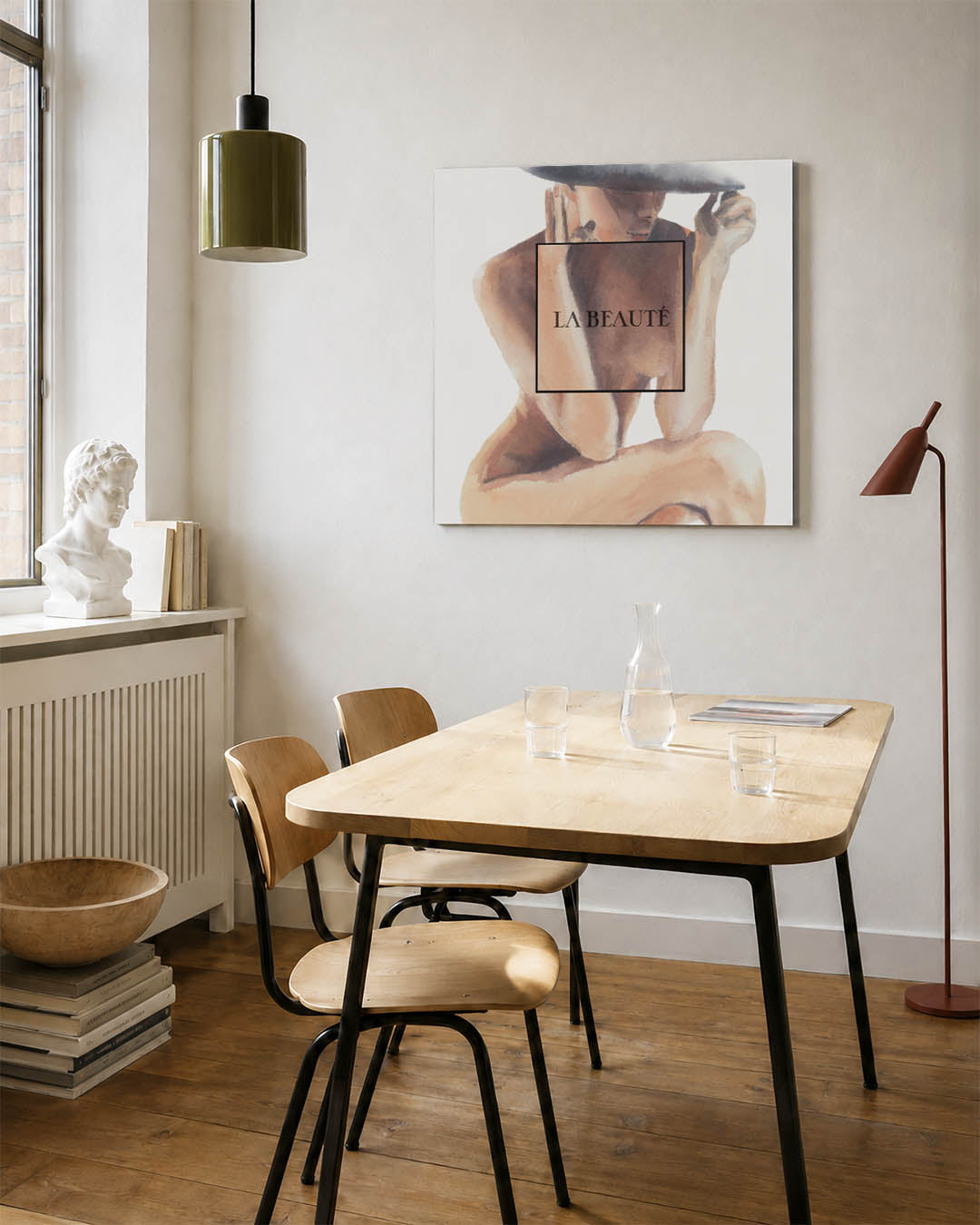 Vrouwelijke vorm kunstwerk – vierkante wanddecoratie – dit werk toont een vrouwelijke figuur met zachte lijnen en schaduwen.