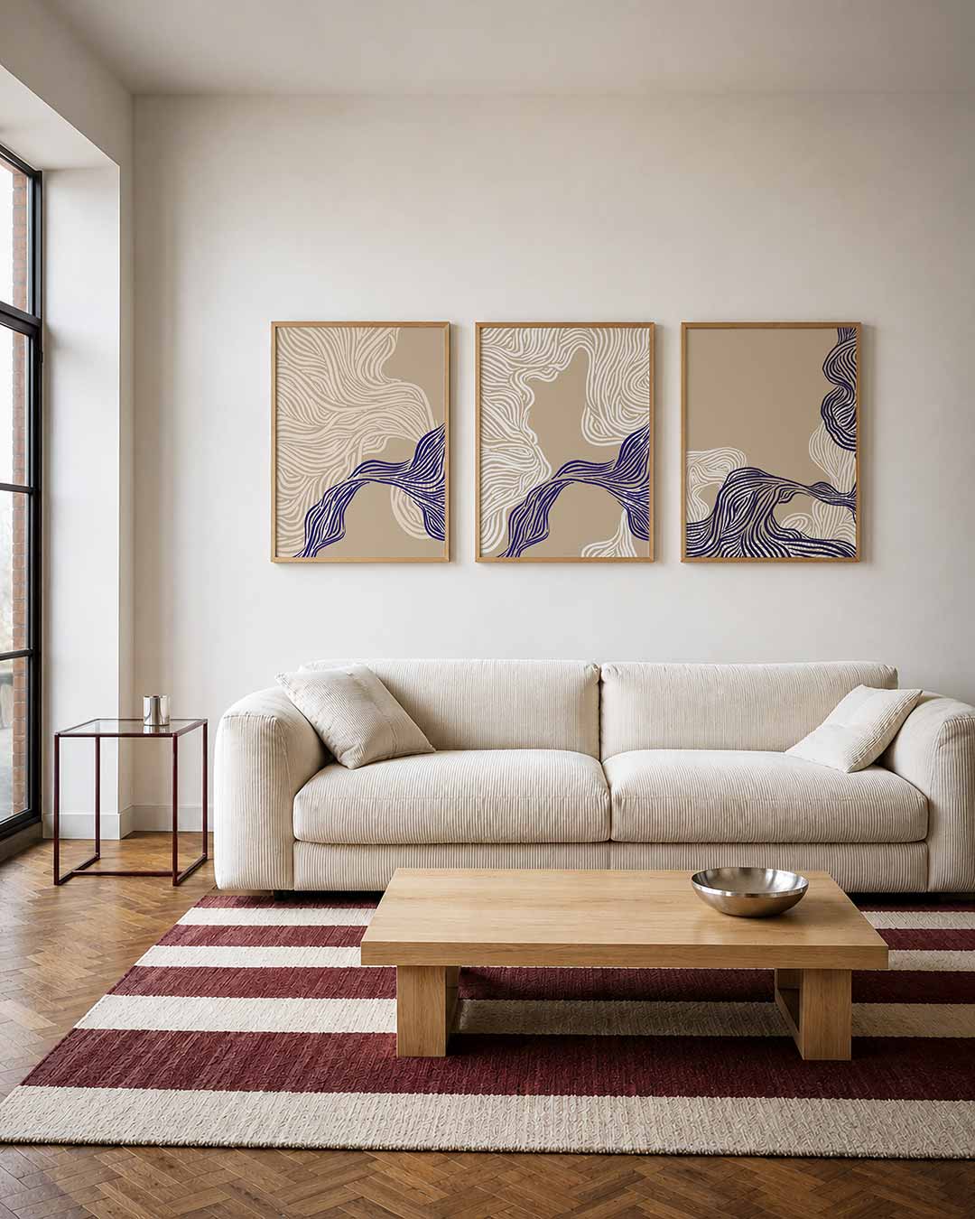 Lijnenspel en kleur – deze posterset in drie delen toont vloeiende lijnen in beige en donkerblauw