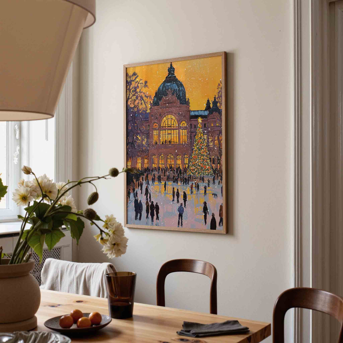 Winteravond bij verlichte hal – kerstposter in staand formaat