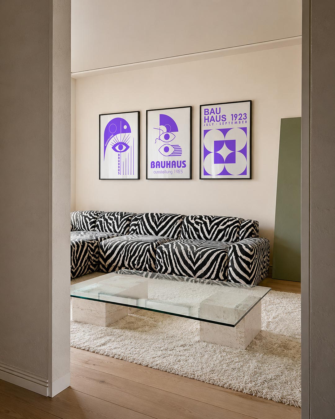 Oog en lijnen posterset – tweede productweergave – deze posterset in drie delen toont een groot paars oog met
