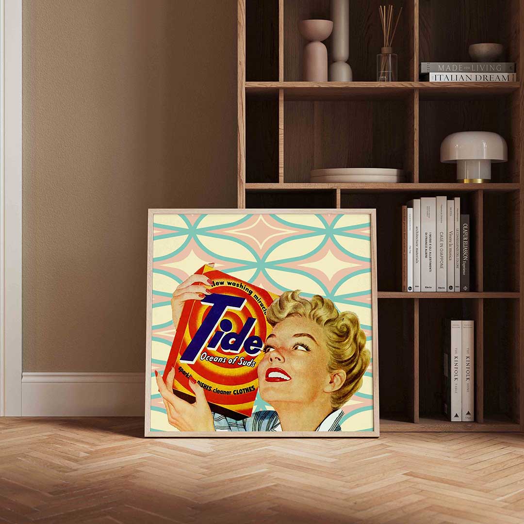 Vrouw met wasmiddel – kleurrijke Pop Art poster in vierkant formaat