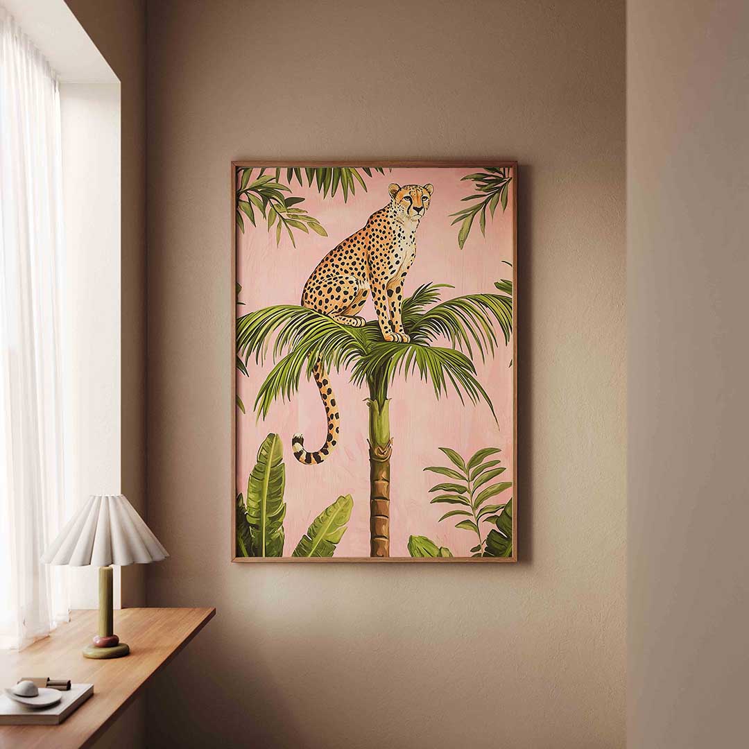 Luipaard op palm – staande dieren wanddecoratie van WallArtistic