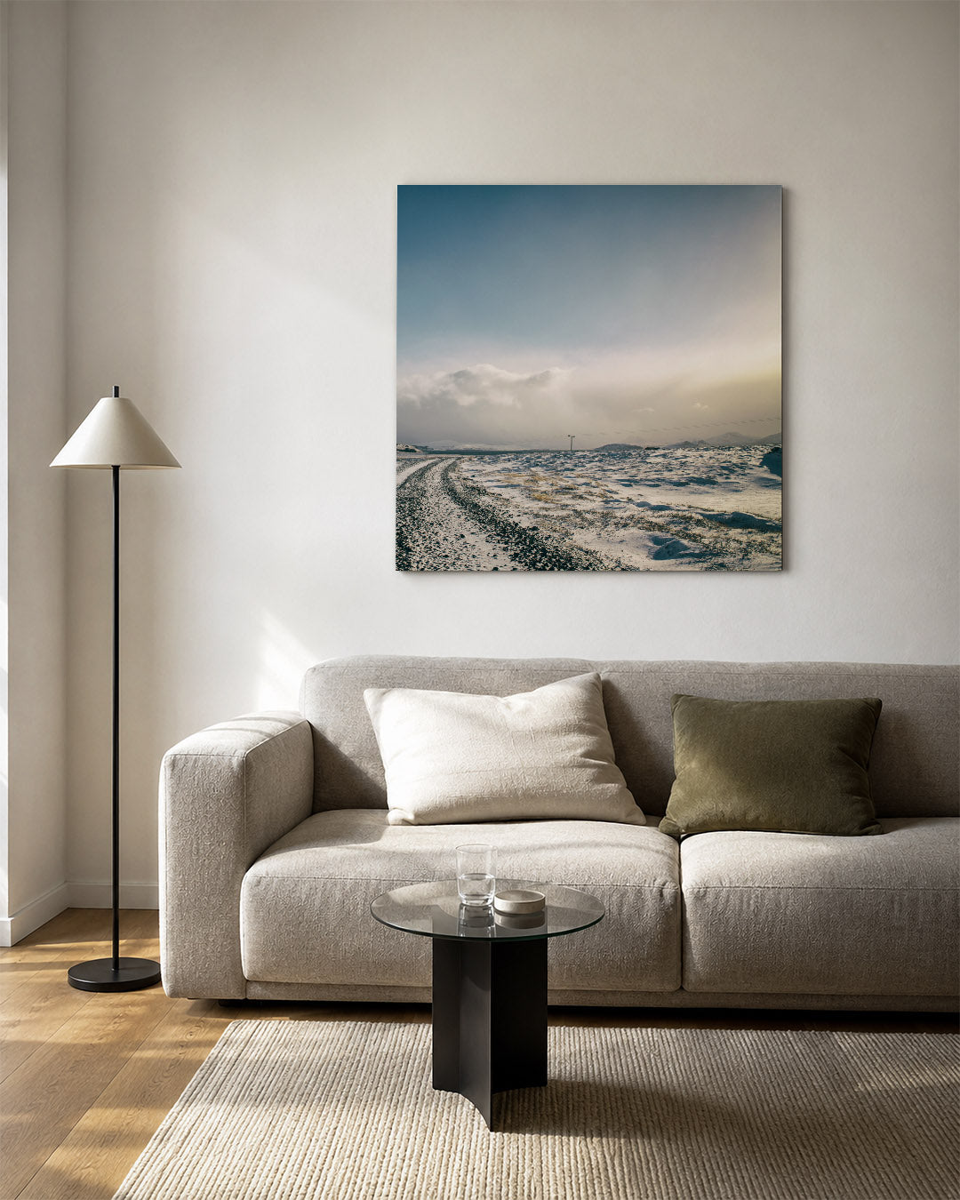 Winterlandschap met weg kunstwerk – vierkante wanddecoratie – een uitgestrekt winterlandschap met een kronkelende weg. De