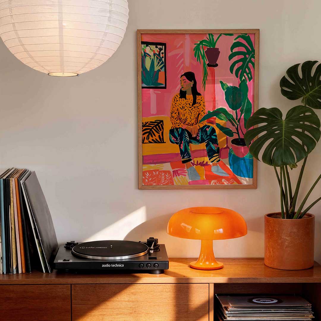 Vrouw met planten – staande kleurrijke wanddecoratie van WallArtistic