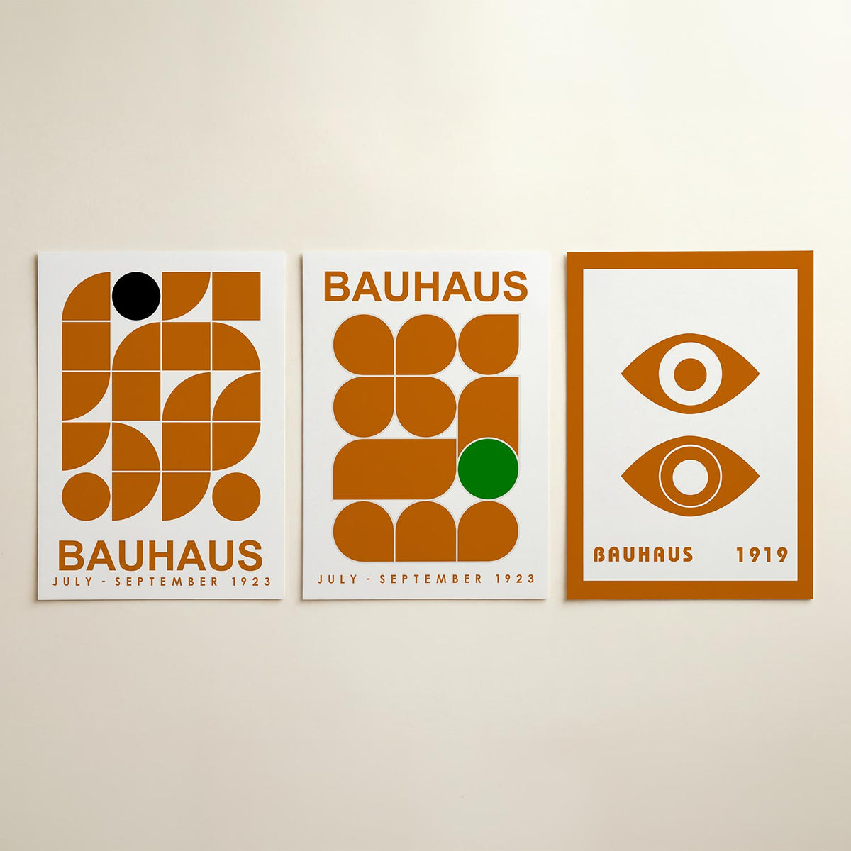 Vormenspel en kleur posterset – detailweergave – deze posterset in drie delen toont een dynamisch spel van oranje en zwarte