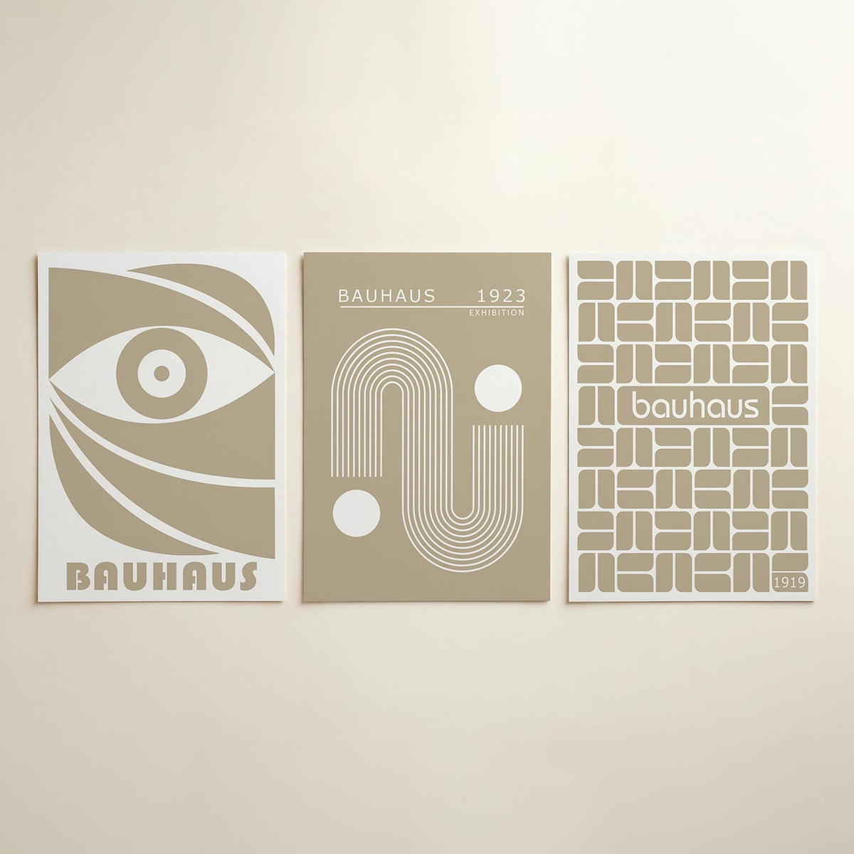 Oogvorm en lijnen posterset – detailweergave – een beige oogvorm met cirkels en gebogen lijnen. De compositie heeft een