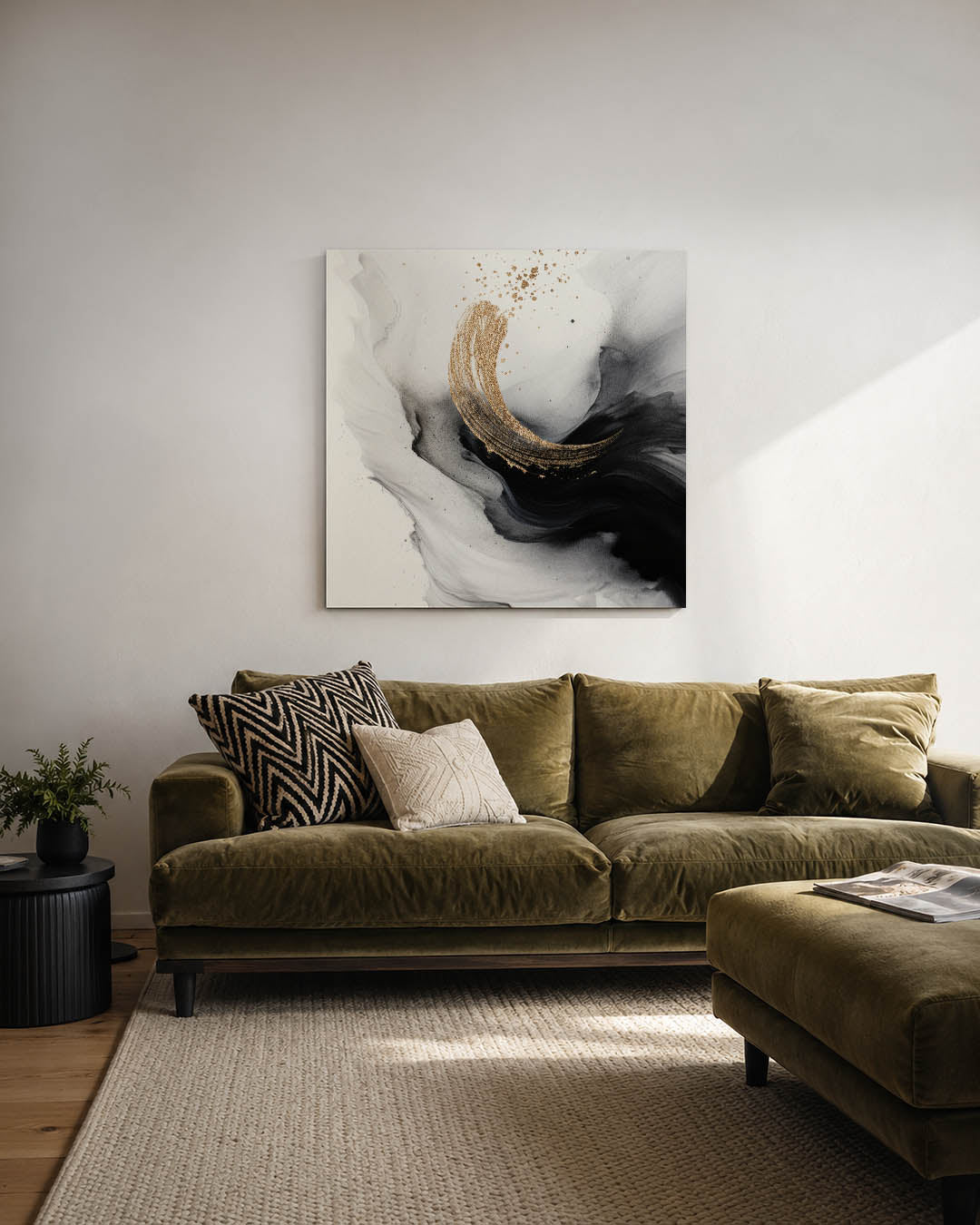 Dynamische vormen kunstwerk – derde productweergave – dit werk toont vloeiende zwarte en witte lijnen met een gouden accent