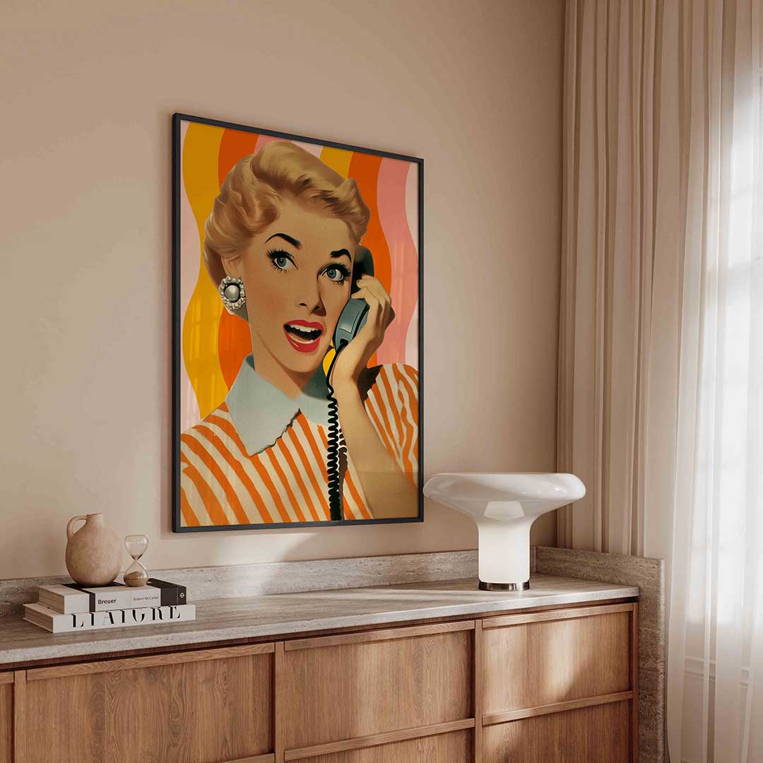Vrouw met telefoon – kleurrijke Pop Art poster in staand formaat