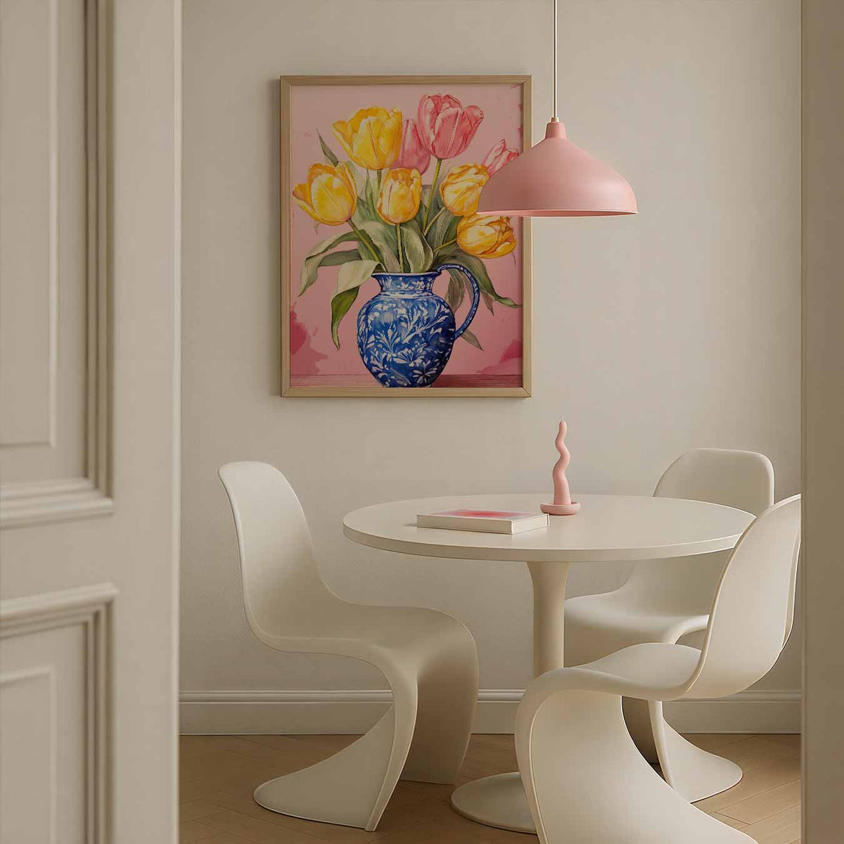 Vrolijke Tulpen in Blauwe Vaas – bloemen poster in staand formaat