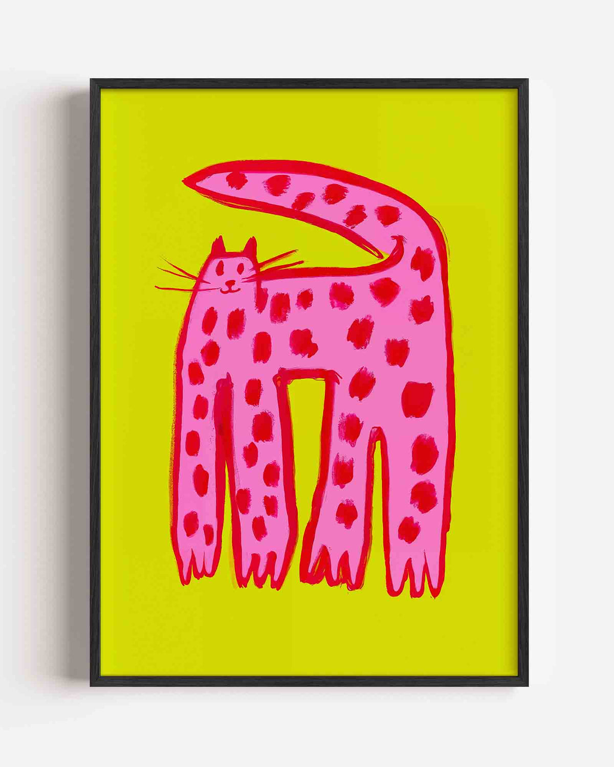 Roze kat op gele achtergrond – Pop Art en Streetart portret poster als wanddecoratie