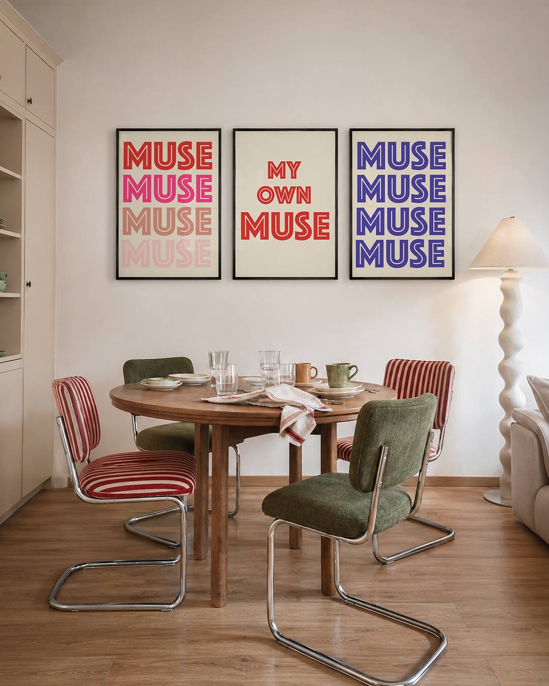 Kleurvolle herhaling driedelige posterset – deze posterset in drie delen toont het woord in levendige