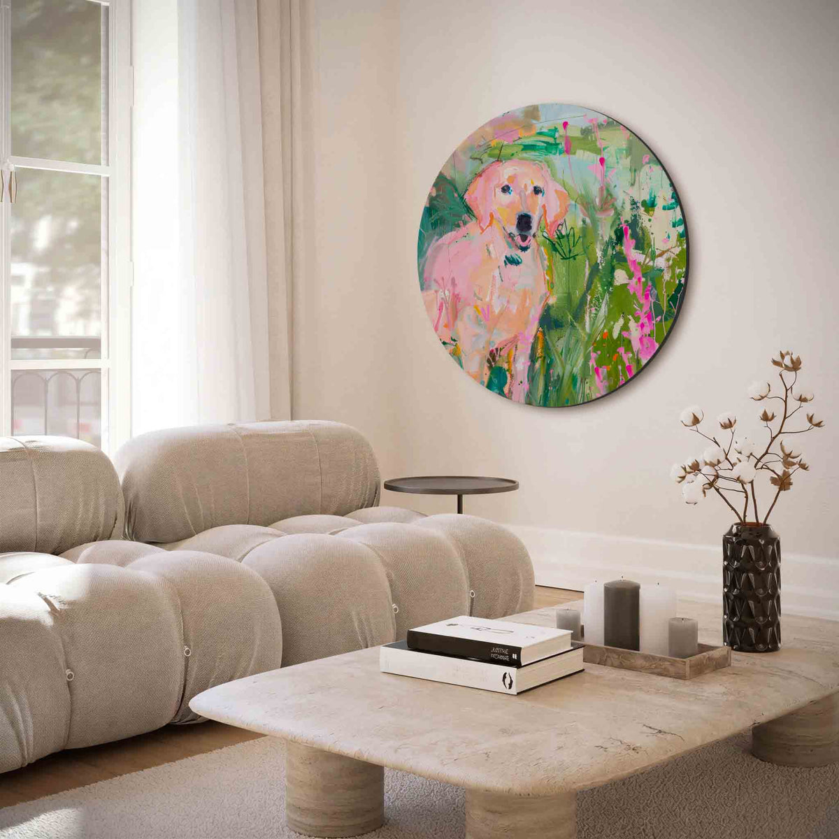 Hond in bloemen – muurcirkel met abstracte texturen voor aan de muur