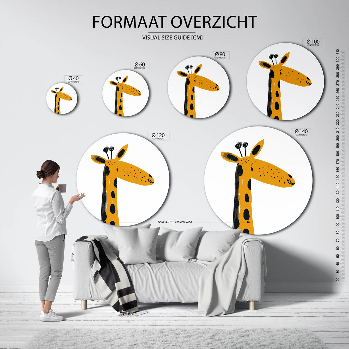 Giraffe illustratie Muurcirkel – extra productweergave – Een giraffe met een oranje lichaam en zwarte vlekken staat centraal