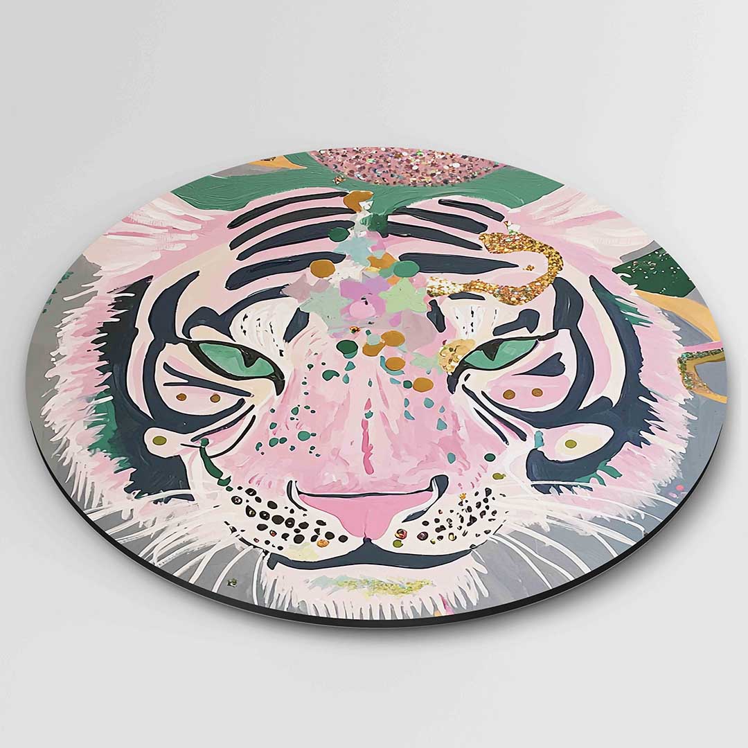 Roze tijger – geïllustreerde wandkunst als moderne muurcirkel